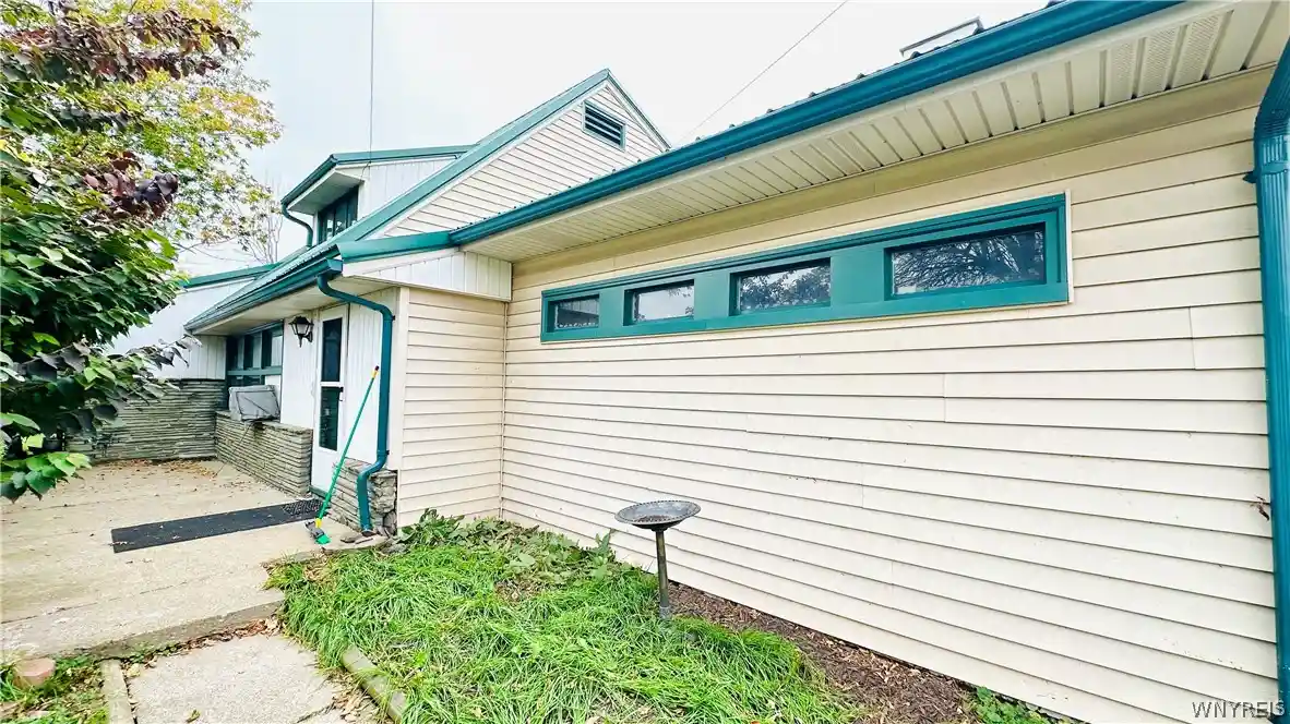 Photo 1 of Multi family home for sale at 2132 Tuscarora Rd, Niagara Falls, NY 14304 | MLS# B1720897 | Listing updated on 2026-10-28