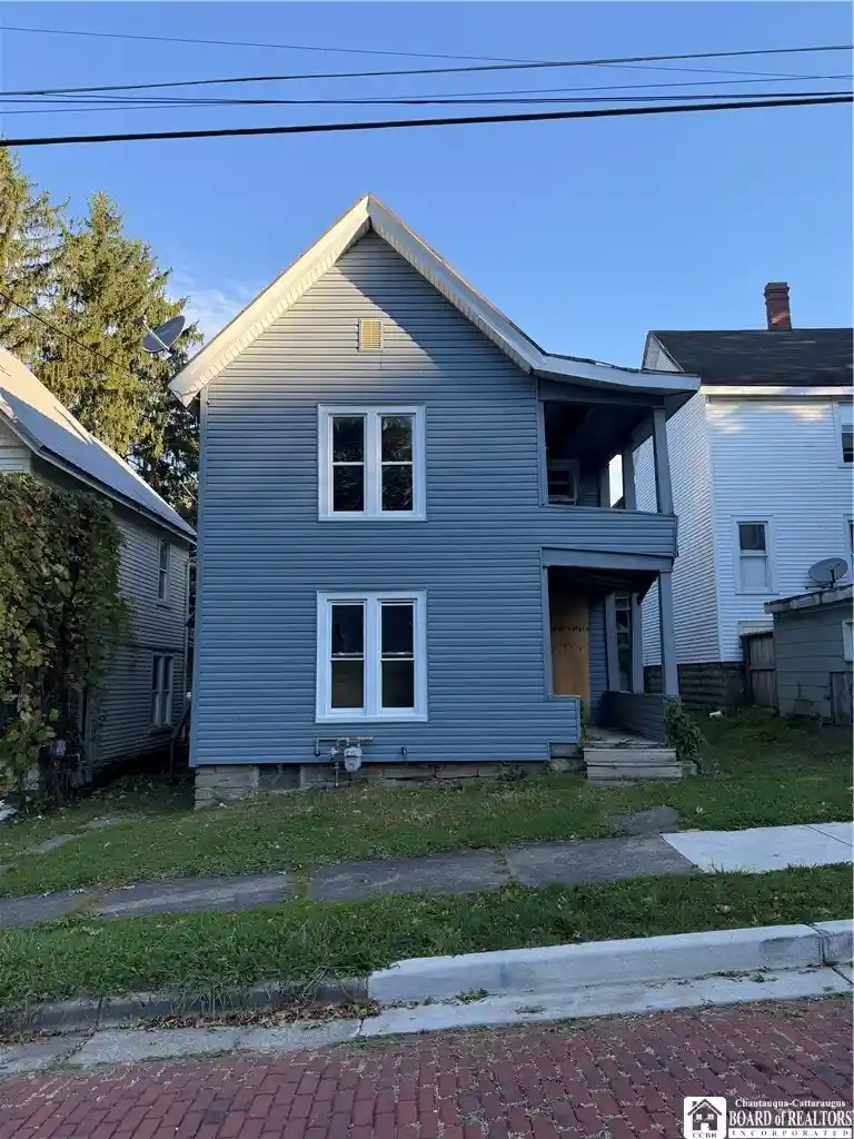 Photo 1 of Single family home for sale at 33 Price St, Jamestown, NY 14701 | MLS# R1721476 | Listing updated on 2026-10-12