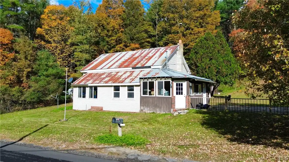 Photo 1 of Single family home for sale at 561 Emmonsburg Rd, Salisbury Center, NY 13454 | MLS# S1721977 | Listing updated on 2026-10-13