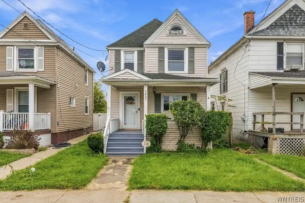 Photo 1 of Single family home for sale at 2805 Mckoon Ave, Niagara Falls, NY 14305 | MLS# B1716051 | Listing updated on 2026-10-15
