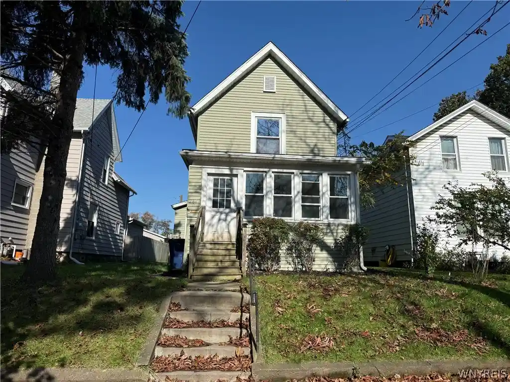 Photo 1 of Sale Pending at 268 Chestnut St, Lockport, NY 14094 | MLS# B1722242 | Listing updated on 2026-10-23