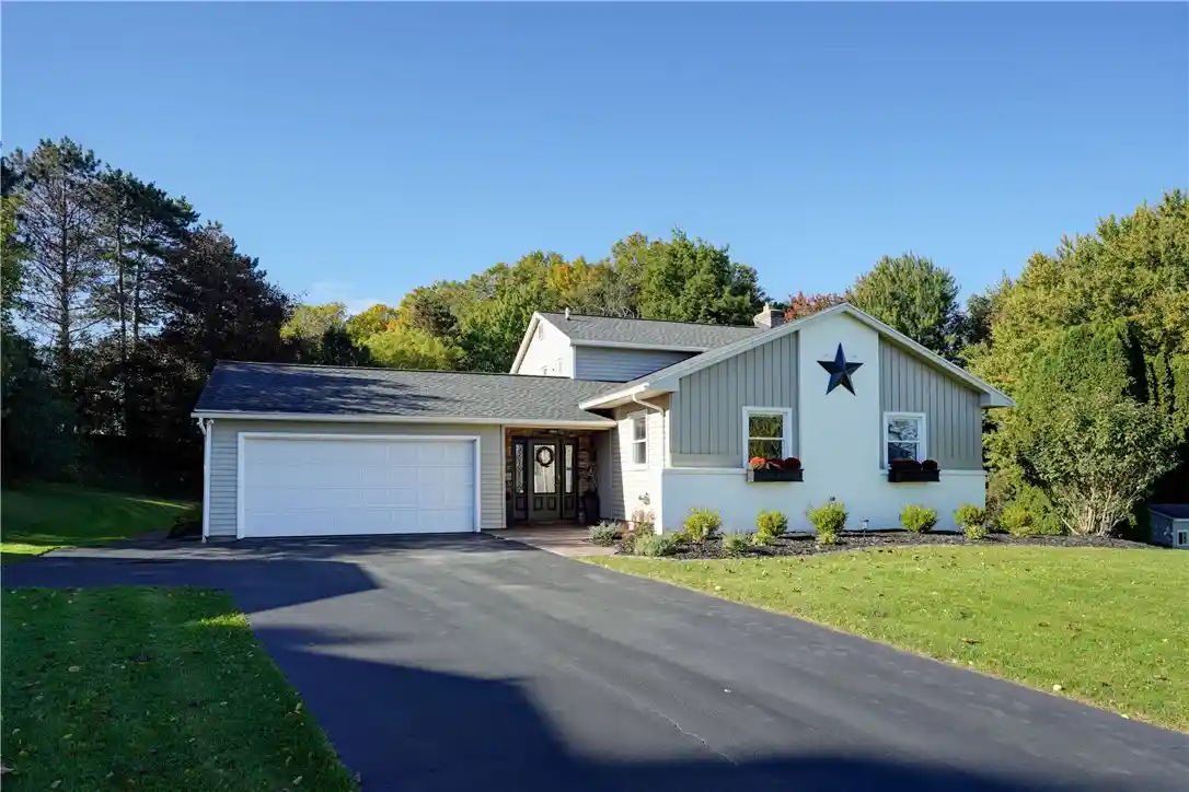 Photo 1 of Sale Pending at 28 Center Xing, Fairport, NY 14450 | MLS# R1720587 | Listing updated on 2026-10-20