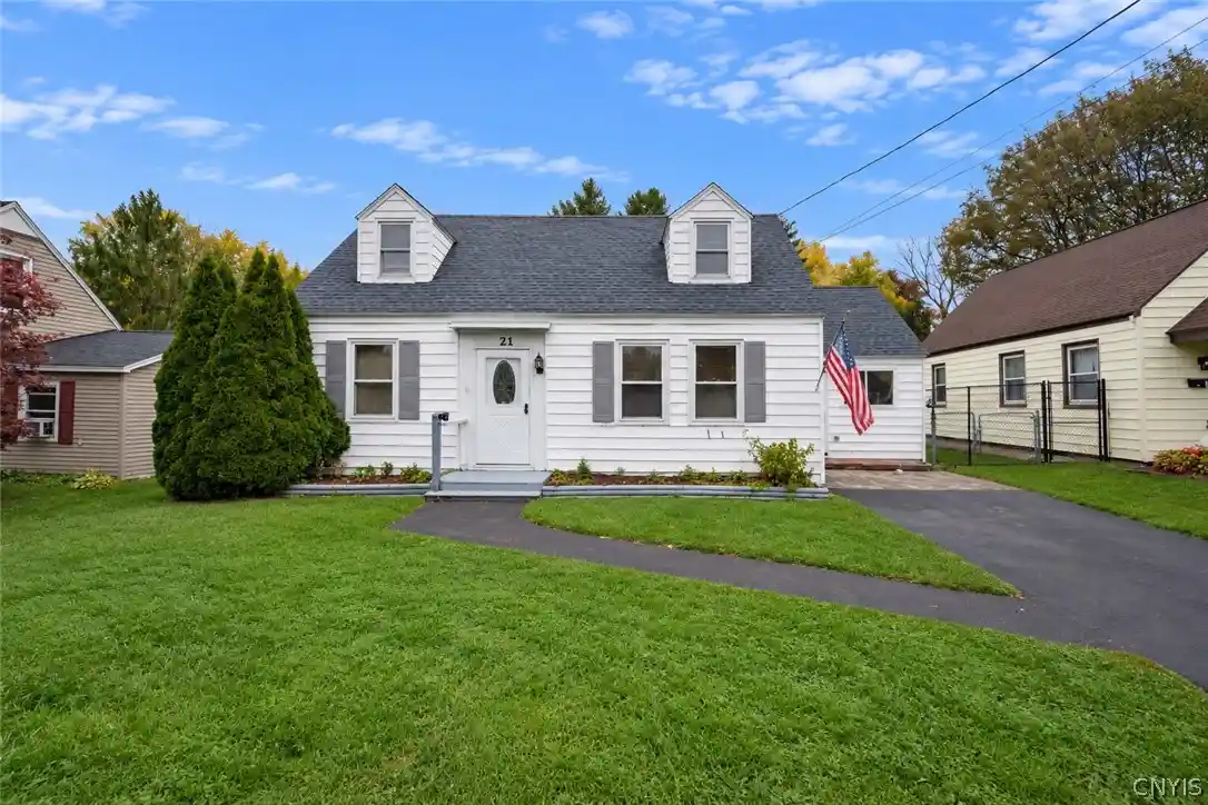 Photo 1 of Single family home for sale at 21 Parkwood Dr, East Syracuse, NY 13057 | MLS# S1722145 | Listing updated on 2026-10-14
