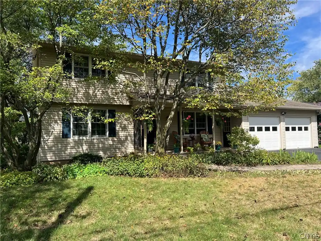 Photo 1 of Single family home for sale at 37 Elm Hl Way, Camillus, NY 13031 | MLS# S1716485 | Listing updated on 2026-10-30