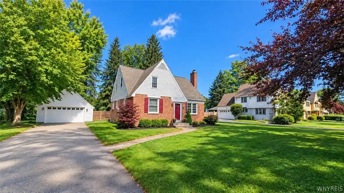 Photo 1 of Single family home for sale at 95 Lincoln Ave, Lockport, NY 14094 | MLS# B1721967 | Listing updated on 2026-10-14