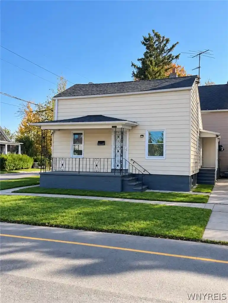 Photo 1 of Single family home for sale at 1925 Walnut Ave, Niagara Falls, NY 14301 | MLS# B1722114 | Listing updated on 2026-10-15