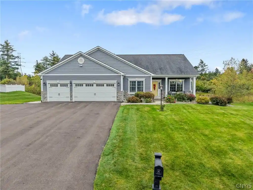 Single family home for sale at 4453 Southwood Hts Dr, Jamesville, NY 13078 | MLS# S1721046
