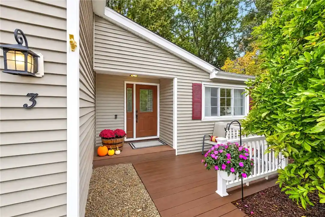 Single family home for sale at 3 Empress Ct, Penfield, NY 14526 | MLS# R1720330