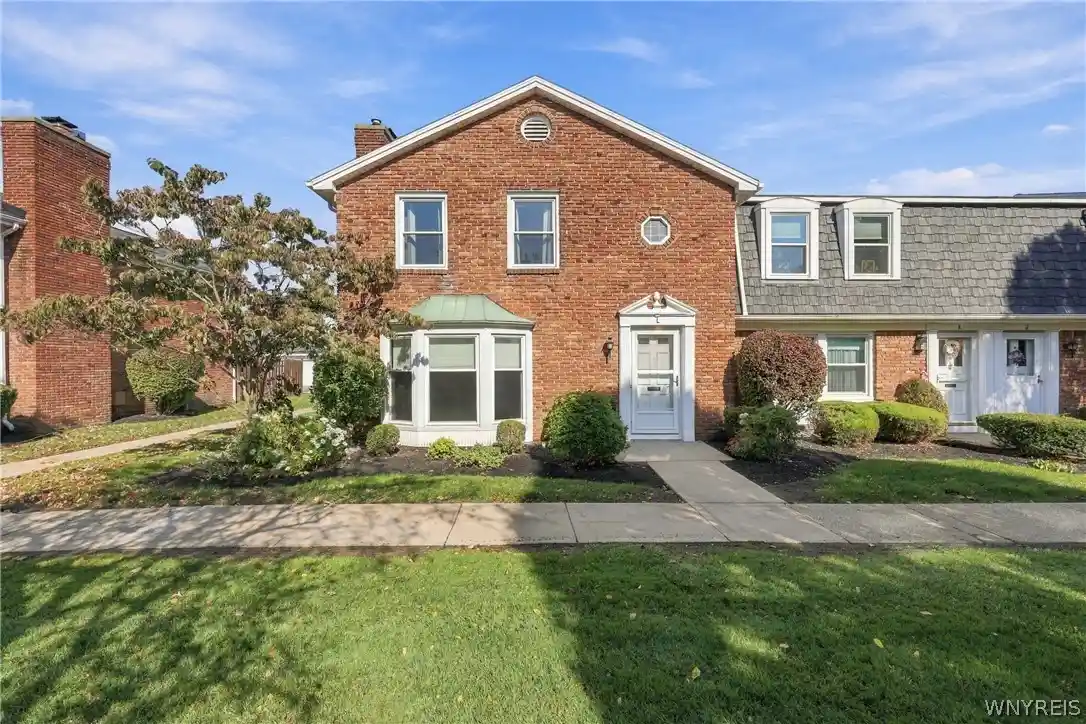 Listing Photo 1 - Condo for sale in 85 Oakbrook Dr located at 85 Oakbrook Dr, Amherst, NY 14221 - Unit 85 Oakbrook Dr