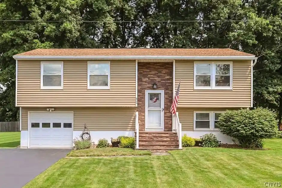 Photo 1 of Single family home for sale at 507 Rita Dr, Syracuse, NY 13212 | MLS# S1722376 | Listing updated on 2026-10-19