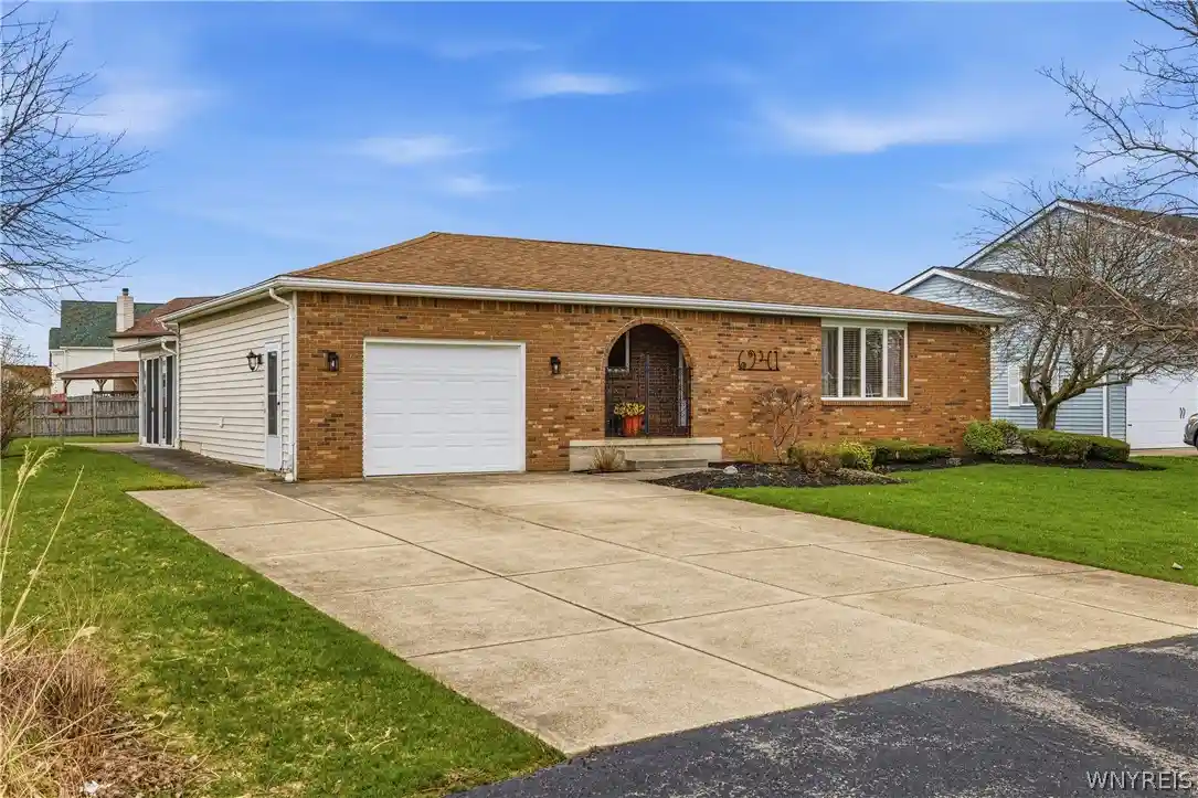 Photo 1 of Single family home for sale at 6941 Rebecca Dr, Niagara Falls, NY 14304 | MLS# B1722541 | Listing updated on 2026-10-19