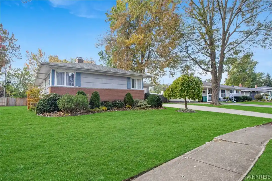 Photo 1 of Single family home for sale at 803 Meadowbrook Dr, North Tonawanda, NY 14120 | MLS# B1722069 | Listing updated on 2026-10-25