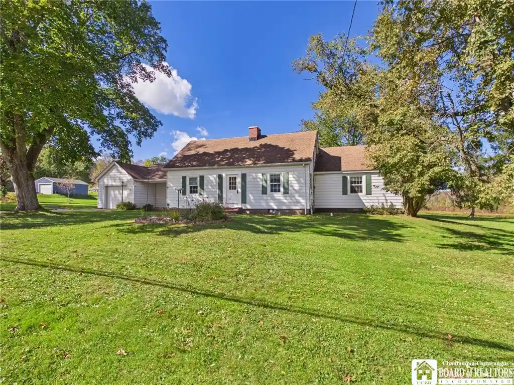 Photo 1 of Single family home for sale at 40 E Chautauqua St, Mayville, NY 14757 | MLS# R1722016 | Listing updated on 2026-10-16