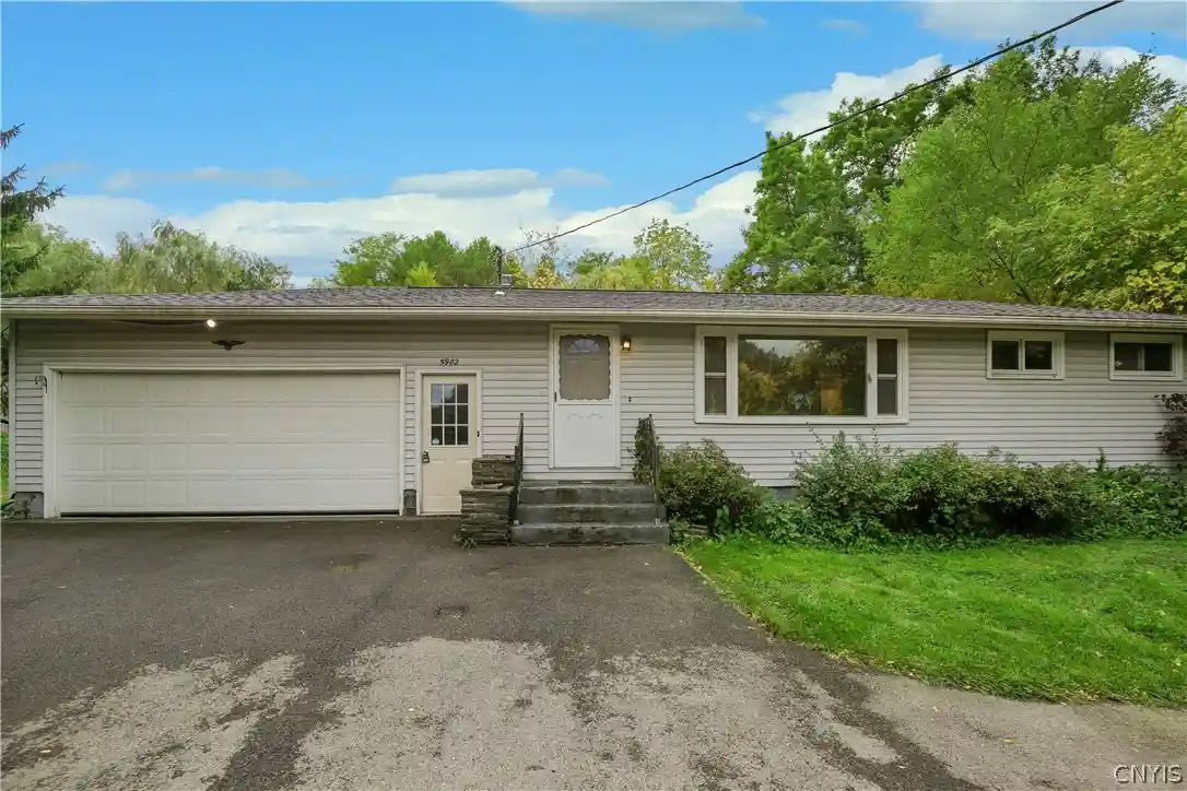 Photo 1 of Single family home for sale at 5982 Sewickley Dr, Jamesville, NY 13078 | MLS# S1717136 | Listing updated on 2026-10-20