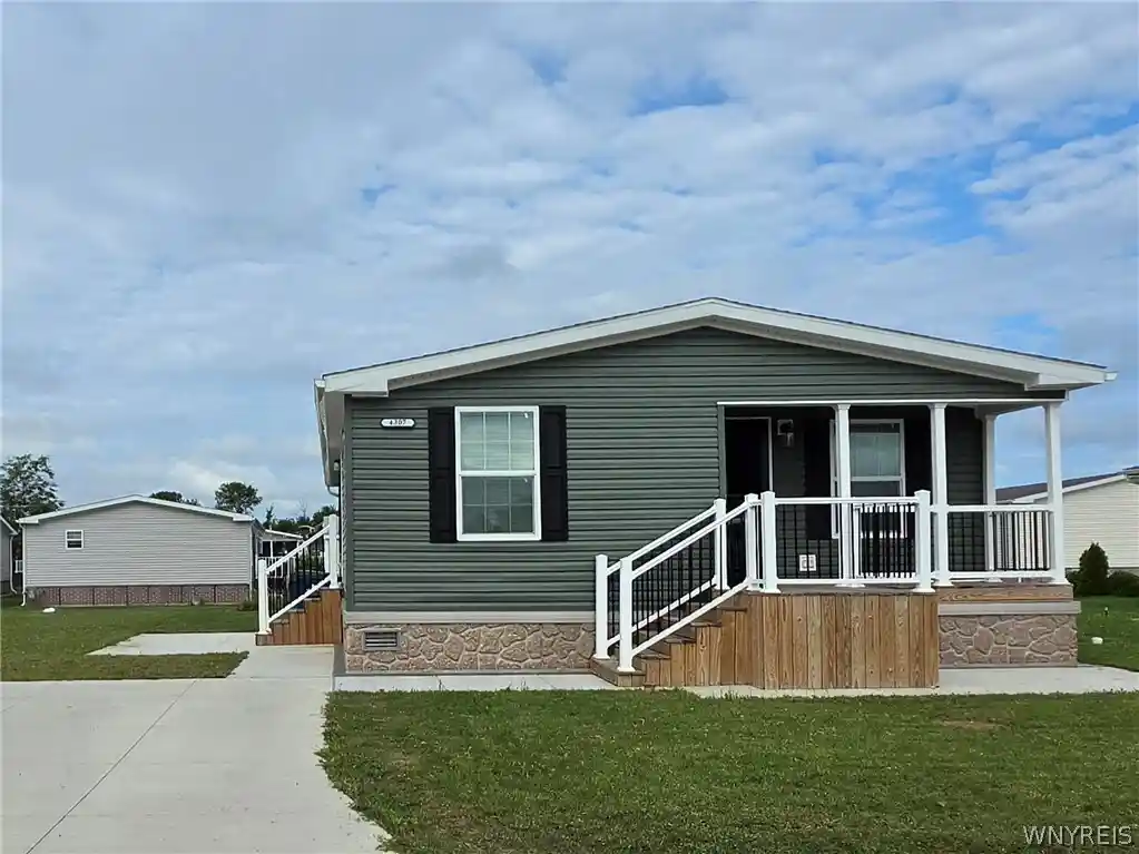 Photo 1 of Manufactured home for sale at 4307 Hurontario Pkwy, Niagara Falls, NY 14304 | MLS# B1722839 | Listing updated on 2026-10-21