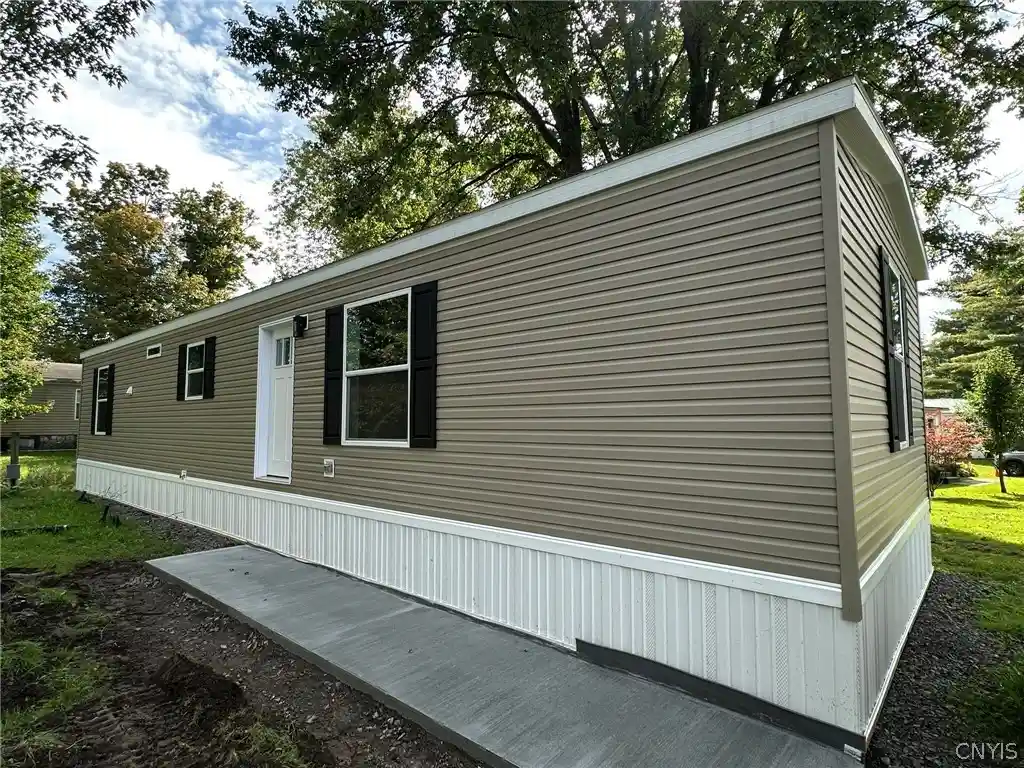 Manufactured home for sale at 513 Clifford Ln, Utica, NY 13502 | MLS# S1723007