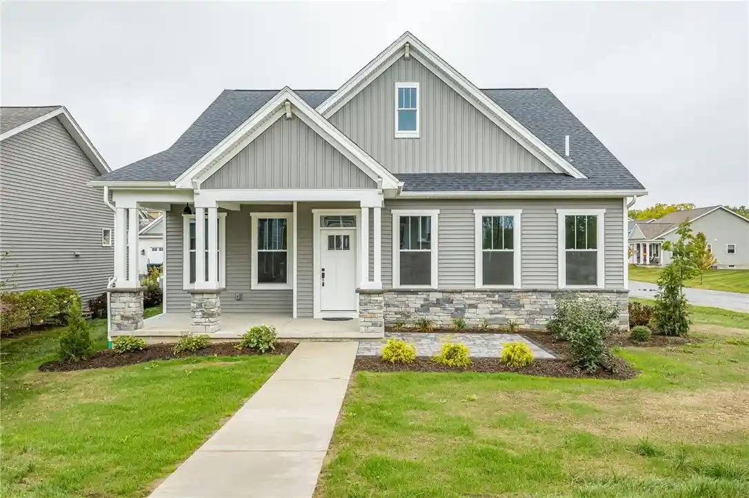 Photo 1 of Single family home for sale at 121 Thompson Ln, Canandaigua, NY 14424 | MLS# R1723169 | Listing updated on 2026-10-18
