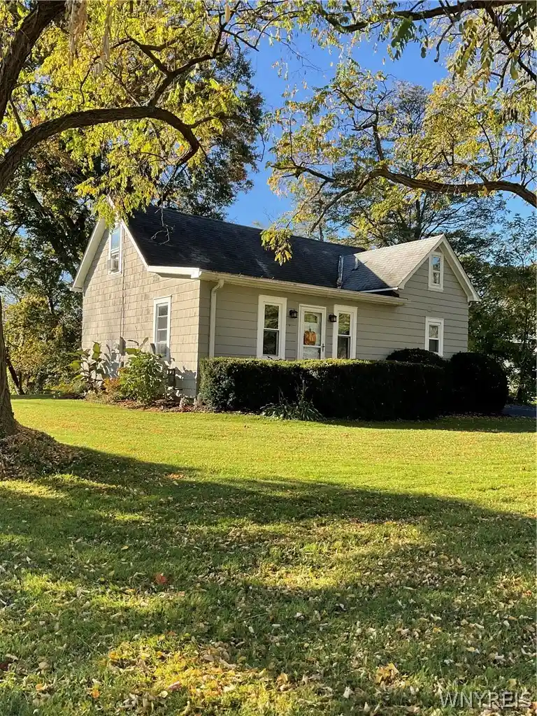 Photo 1 of Single family home for sale at 6572 Tonawanda Crk Rd, Lockport, NY 14094 | MLS# B1723108 | Listing updated on 2026-10-21