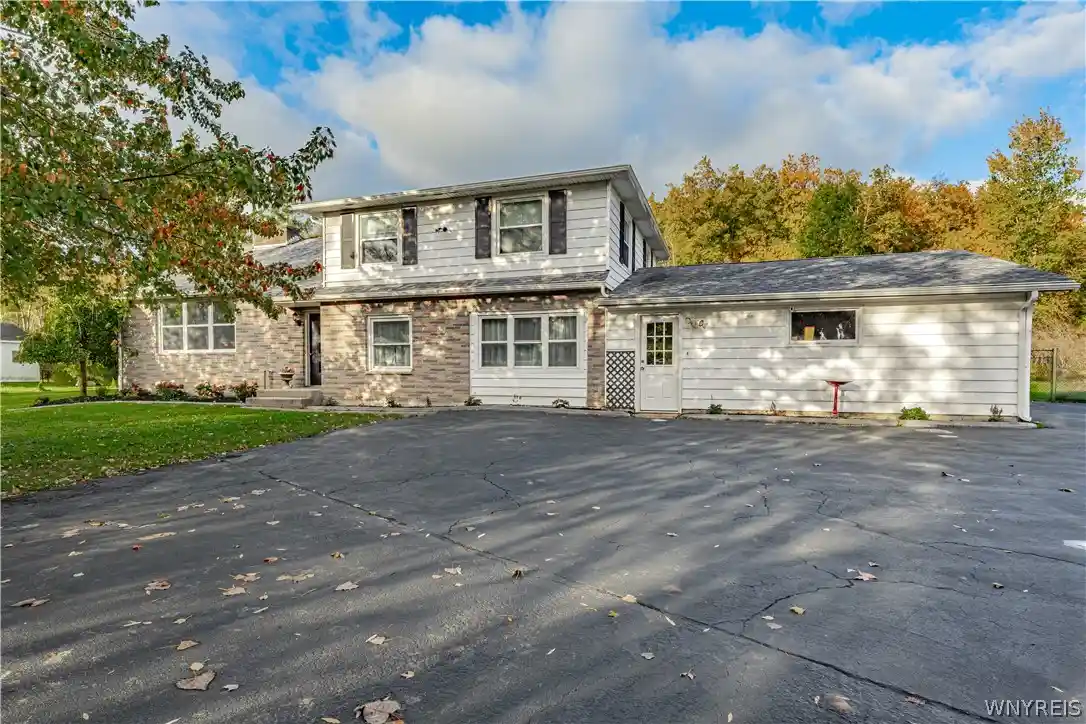 Photo 1 of Single family home for sale at 6326 Ward Rd, Sanborn, NY 14132 | MLS# B1722788 | Listing updated on 2026-10-25