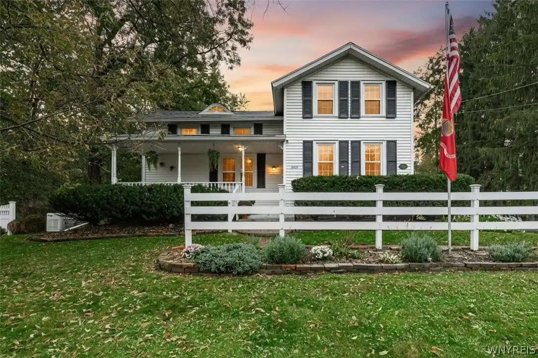 Photo 1 of Single family home for sale at 6913 Bear Ridge Rd, North Tonawanda, NY 14120 | MLS# B1723262 | Listing updated on 2026-10-24