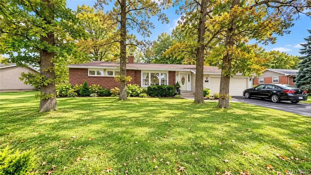 Photo 1 of Single family home for sale at 5433 Military Rd, Lewiston, NY 14092 | MLS# B1722926 | Listing updated on 2026-10-22
