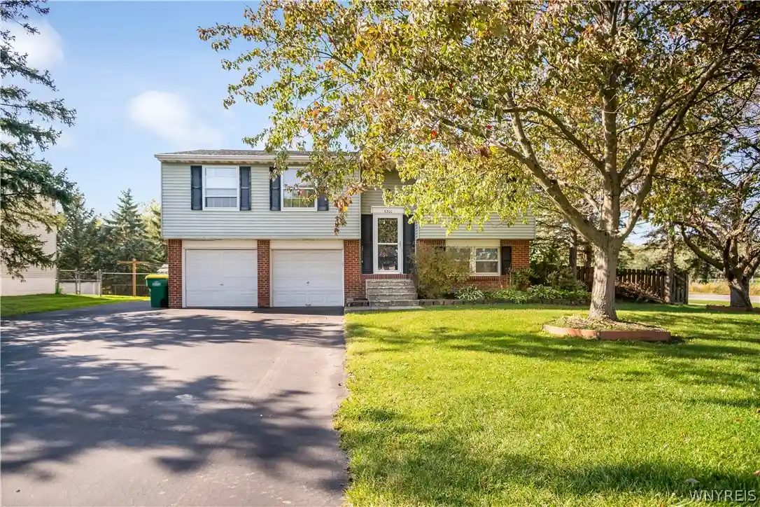Photo 1 of Single family home for sale at 5300 Greenview Dr, Lockport, NY 14094 | MLS# B1723452 | Listing updated on 2026-10-24