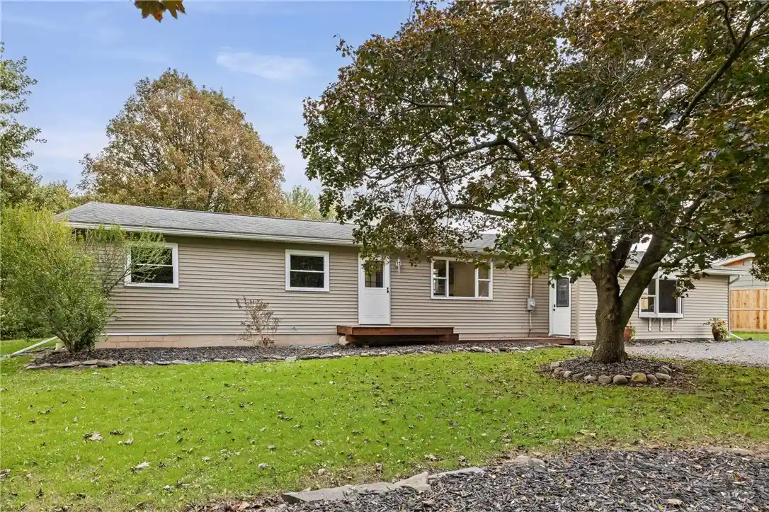 Photo 1 of Single family home for sale at 2127 Oak Orchard Rd, Albion, NY 14411 | MLS# R1722316 | Listing updated on 2026-10-24
