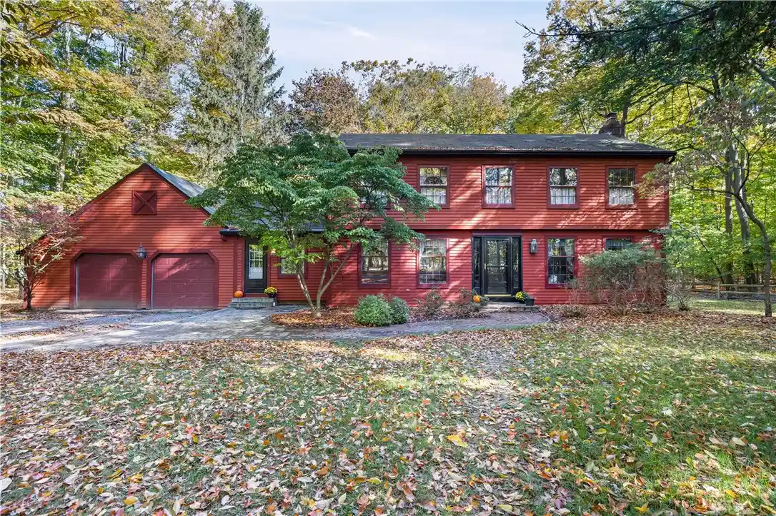 Photo 1 of Sale Pending at 562 W Bloomfield Rd, Pittsford, NY 14534 | MLS# R1721261 | Listing updated on 2026-10-28