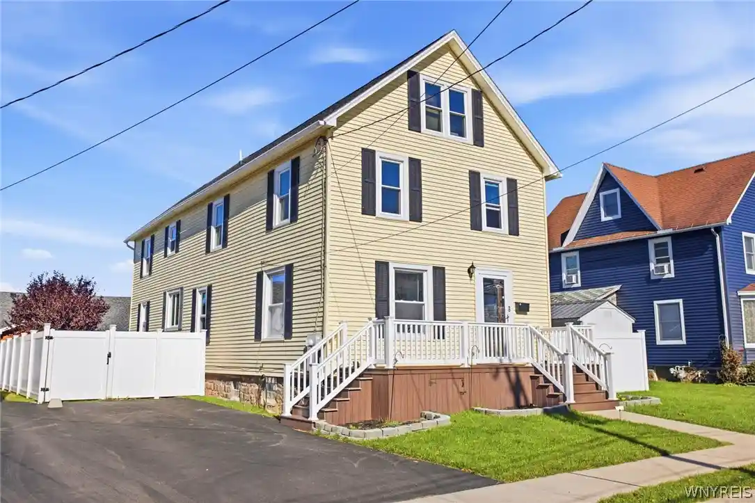 Photo 1 of Single family home for sale at 15 Freeman Ave, Middleport, NY 14105 | MLS# B1723049 | Listing updated on 2026-10-24