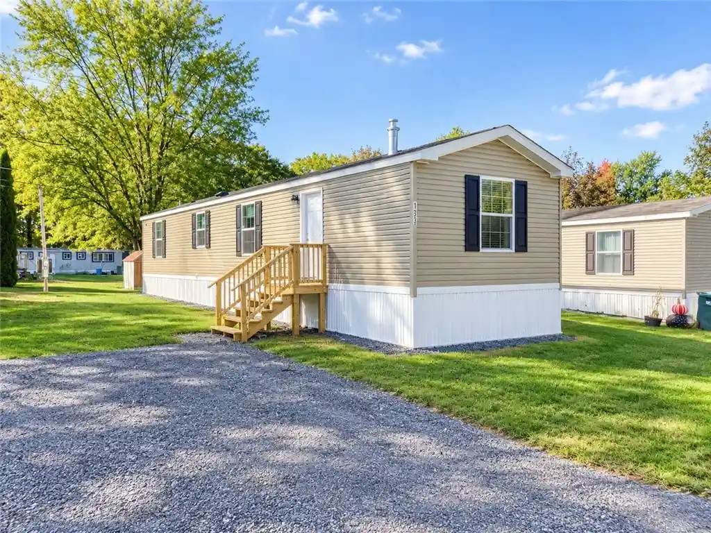 Manufactured home for sale at 133 Center St, Farmington, NY 14425 | MLS# R1723805