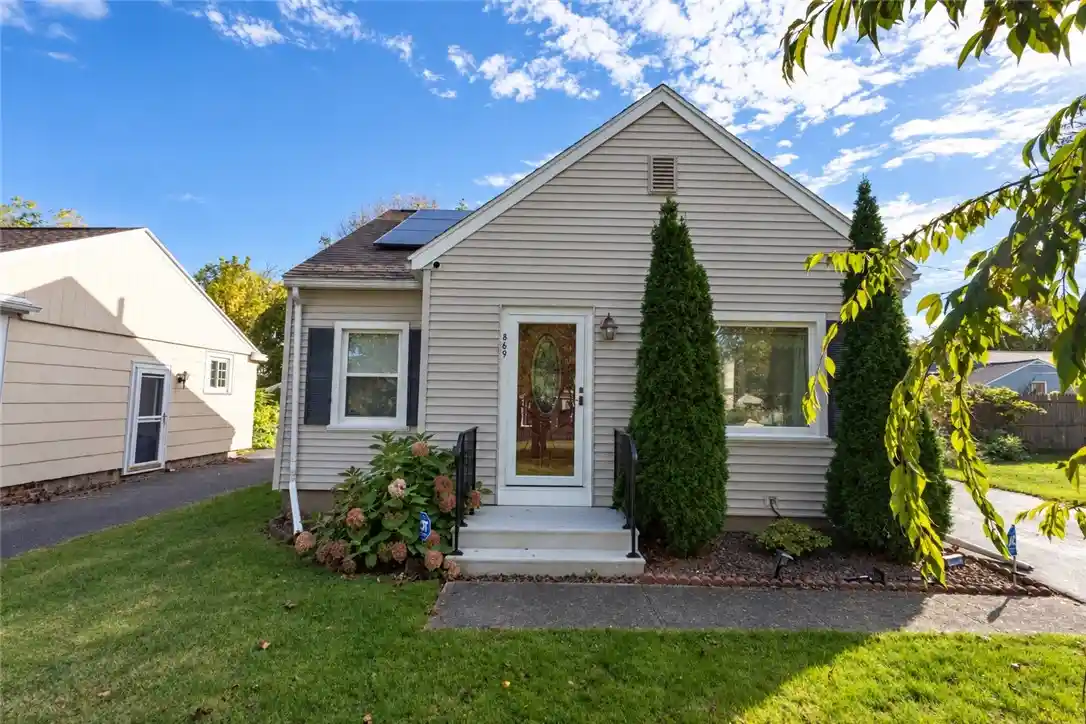 Photo 1 of Single family home for sale at 869 Whitlock Rd, Rochester, NY 14609 | MLS# R1723507 | Listing updated on 2026-10-29