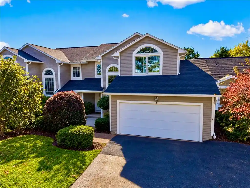 Condo for sale at 8 Cedarview, Fairport, NY 14450 | MLS# R1723065