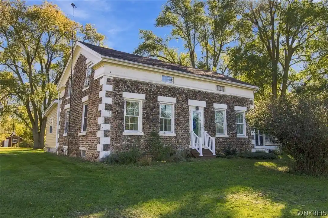Photo 1 of Single family home for sale at 2471 Maple Rd, Wilson, NY 14172 | MLS# B1723351 | Listing updated on 2026-10-21