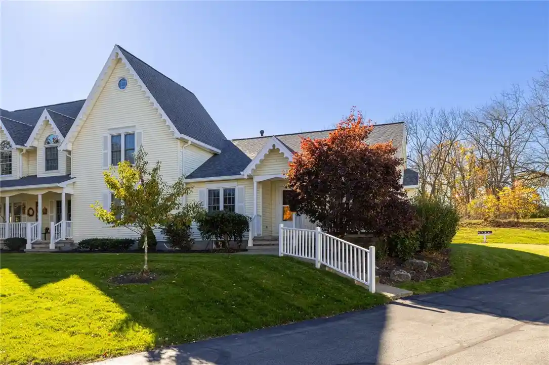 Townhouse for sale at 34 Hamlin Dr, Canandaigua, NY 14424 | MLS# R1723462