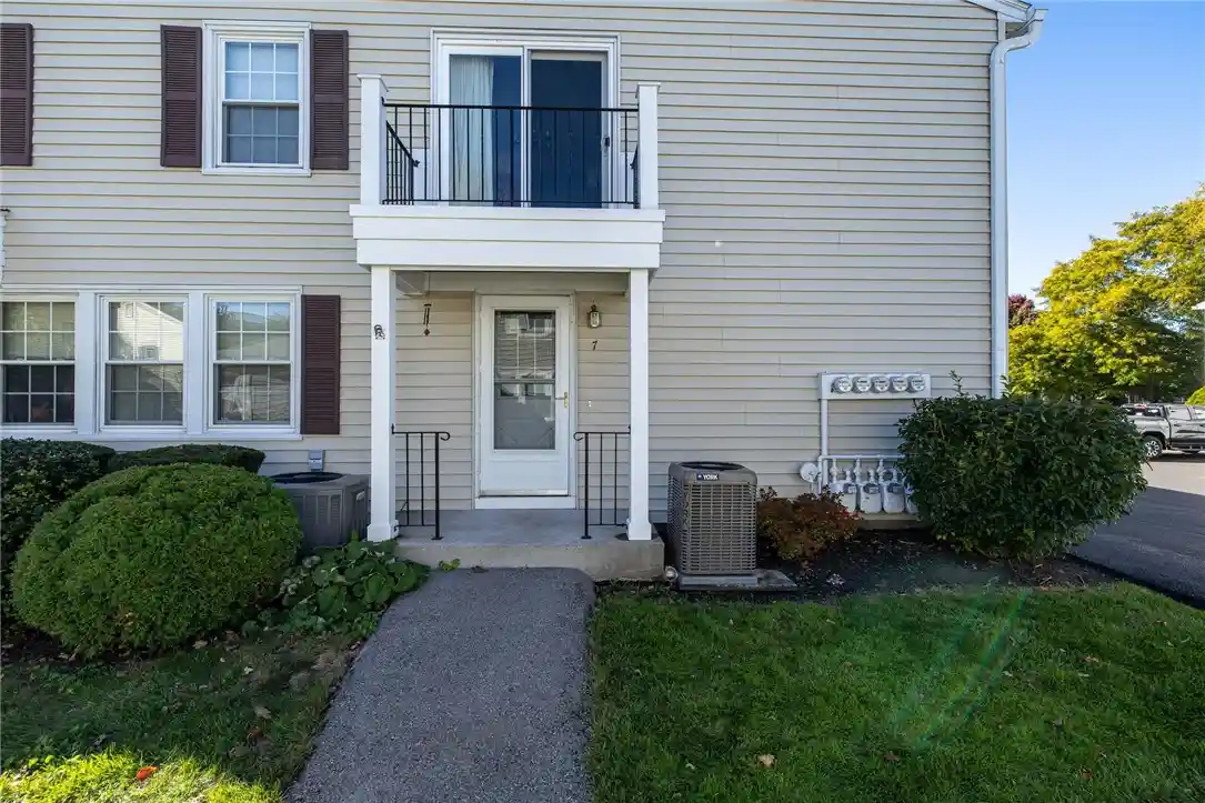Condo for sale at 7 Eagle Ln, Fairport, NY 14450 | MLS# R1723789