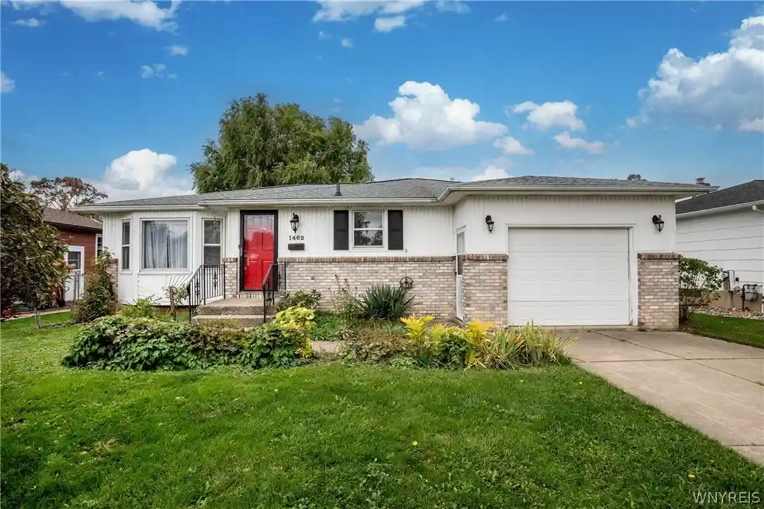 Photo 1 of Single family home for sale at 1462 100th Street, Niagara Falls, NY 14304 | MLS# B1722904 | Listing updated on 2026-10-24
