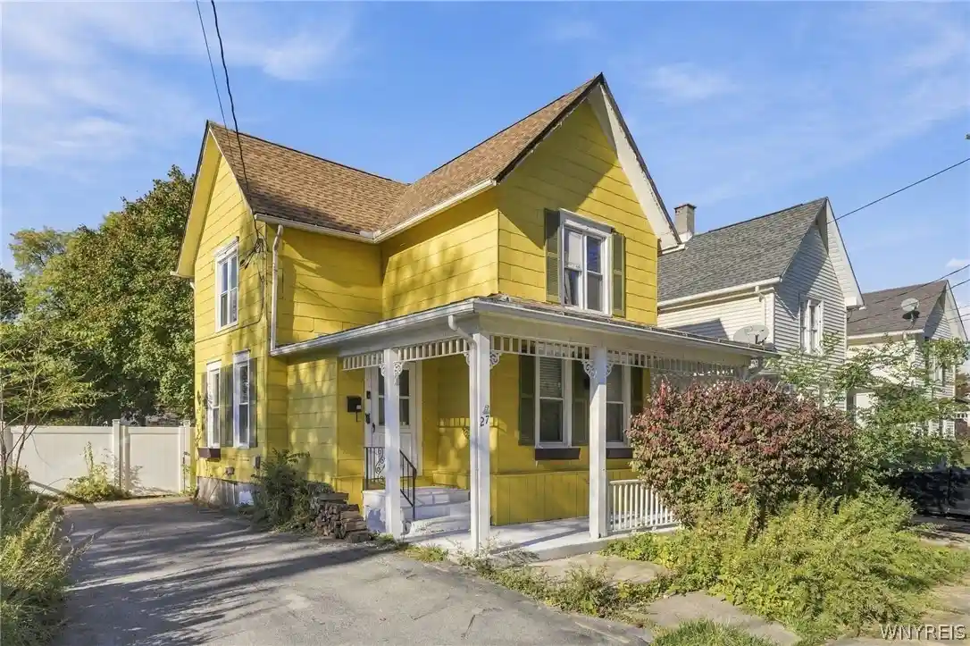 Photo 1 of Single family home for sale at 27 Irving St, Lockport, NY 14094 | MLS# B1723346 | Listing updated on 2026-10-22
