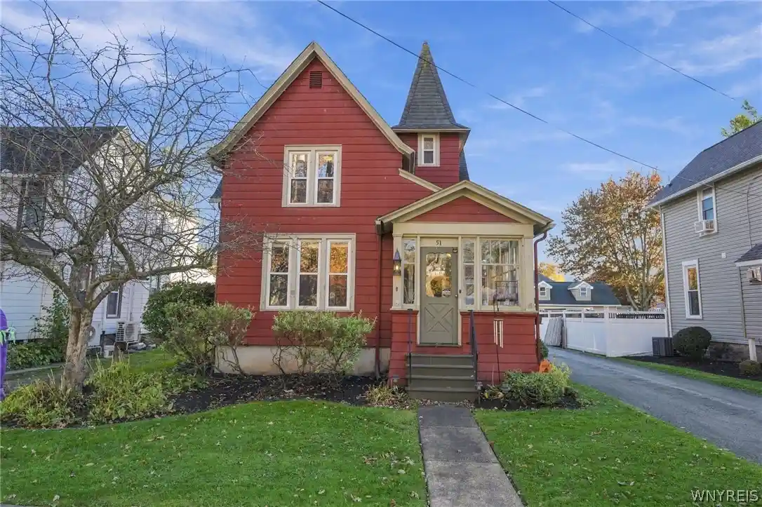 Photo 1 of Single family home for sale at 51 Grant St, Lockport, NY 14094 | MLS# B1723723 | Listing updated on 2026-10-23