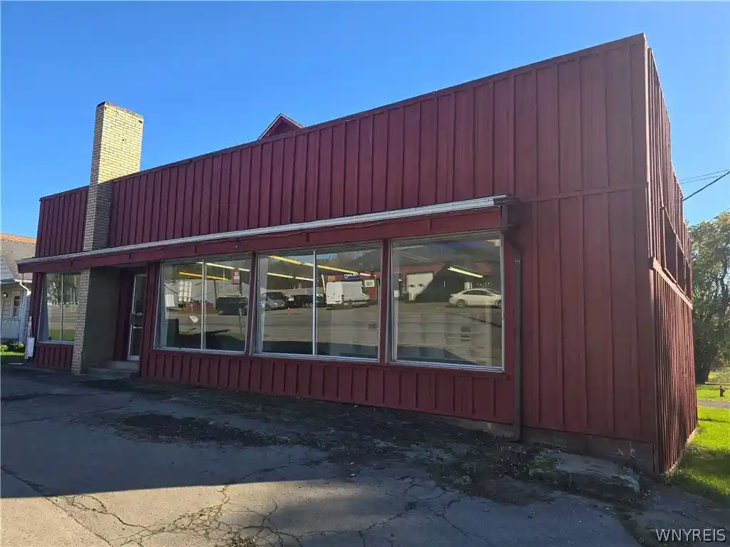 Photo 1 of Single family home for sale at 8392 Ridge Rd, Gasport, NY 14067 | MLS# B1724289 | Listing updated on 2026-10-24