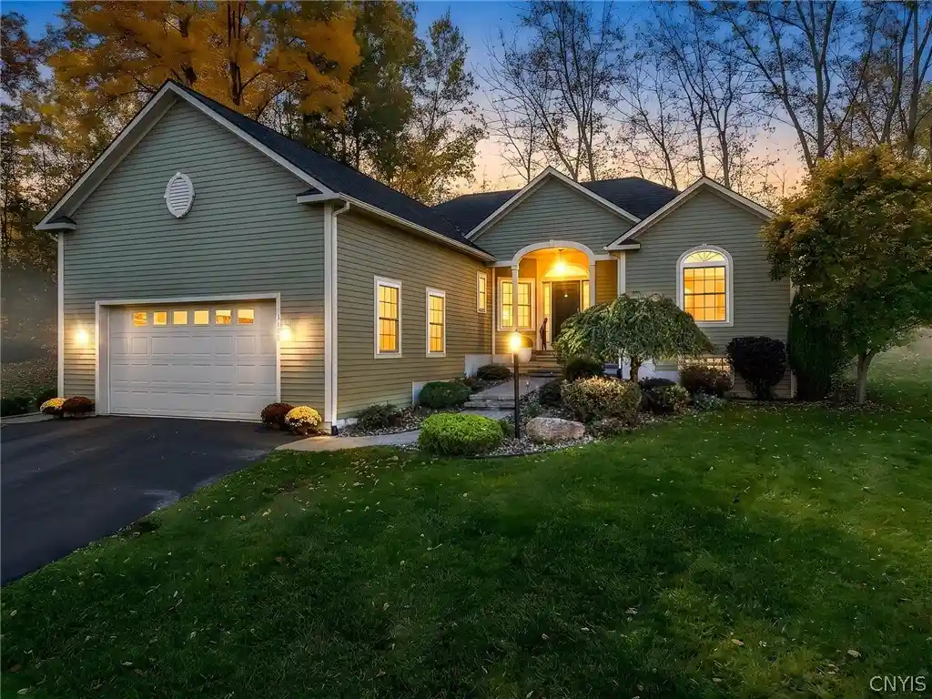 Photo 1 of Single family home for sale at 3160 Captiva Ct, Baldwinsville, NY 13027 | MLS# S1724478 | Listing updated on 2026-10-28