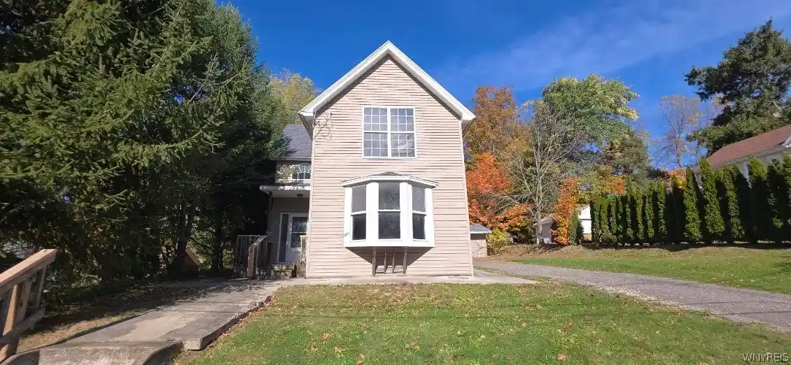 Photo 1 of Single family home for sale at 4 Maple Pl, Silver Creek, NY 14136 | MLS# B1724444 | Listing updated on 2026-10-28