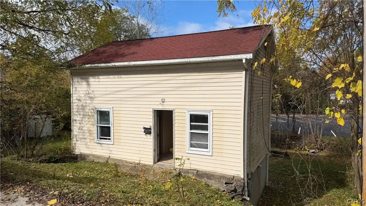 Photo 1 of Single family home for sale at 18 Glen Ave, Pulaski, NY 13142 | MLS# S1723253 | Listing updated on 2026-10-24