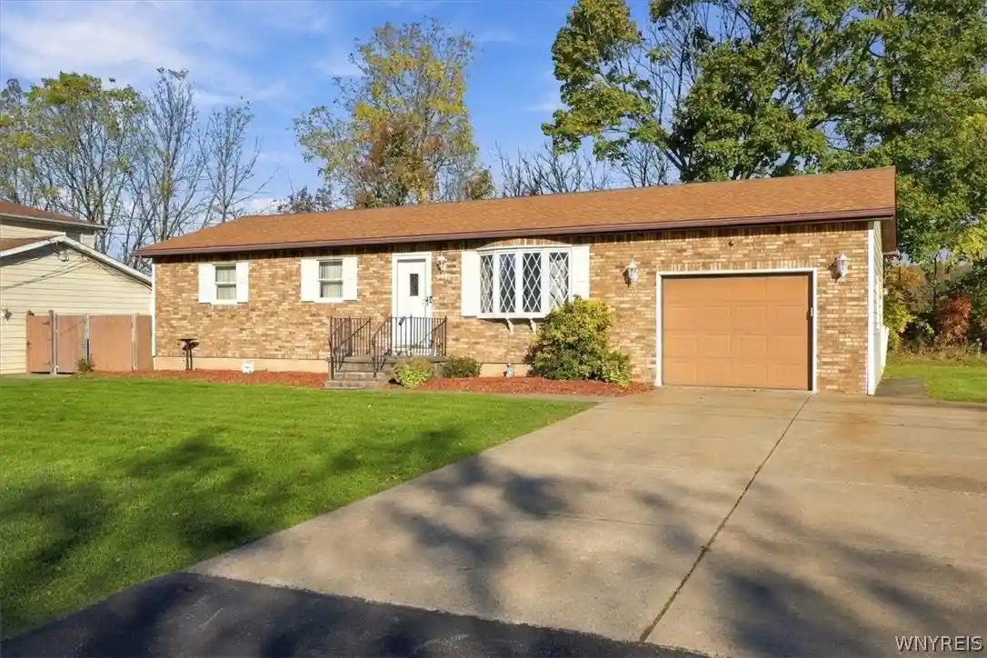 Photo 1 of Single family home for sale at 6908 Joanne Cir N, Niagara Falls, NY 14304 | MLS# B1724585 | Listing updated on 2026-10-28