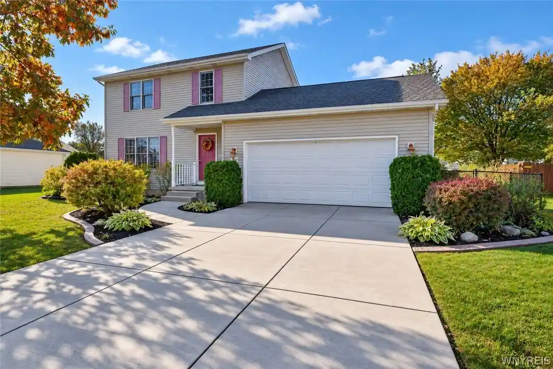 Photo 1 of Single family home for sale at 7044 Witmer Rd, North Tonawanda, NY 14120 | MLS# B1723433 | Listing updated on 2026-10-27