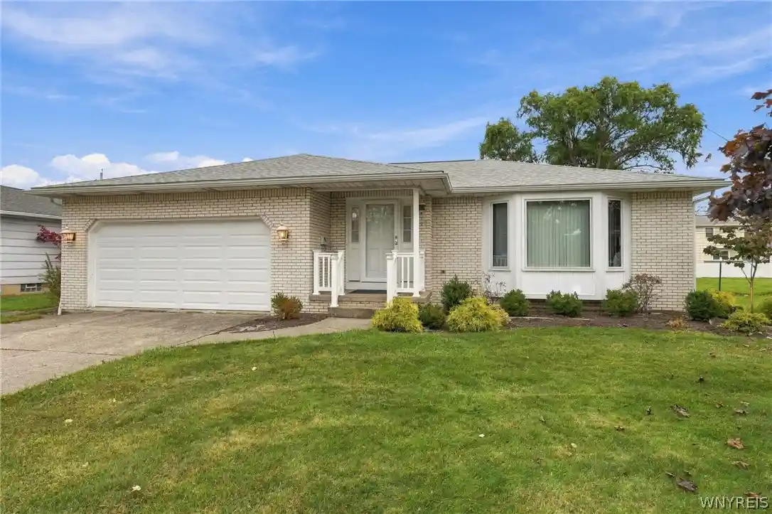 Single family home for sale at 390 Willow Green Dr, Buffalo, NY 14228 | MLS# B1725322 | Listing updated on 2026-10-28