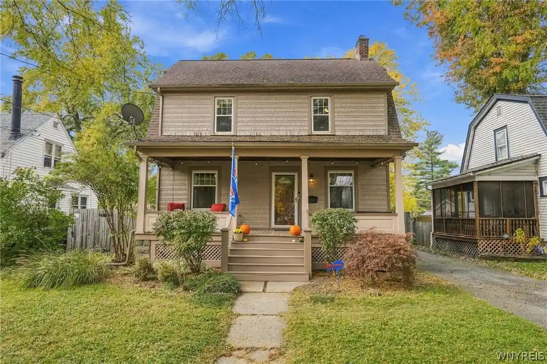 Photo 1 of Single family home for sale at 812 87th Street, Niagara Falls, NY 14304 | MLS# B1725434 | Listing updated on 2026-10-28