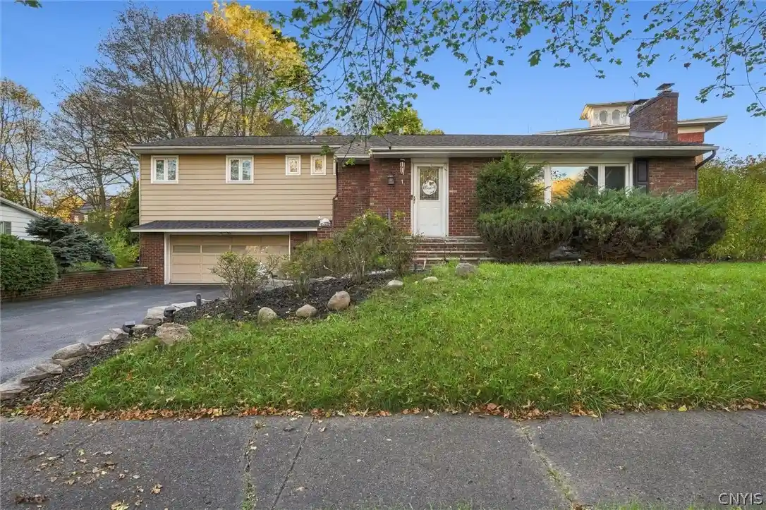 Single family home for sale at 100 Bradford Pkwy, Syracuse, NY 13224 | MLS# S1725111