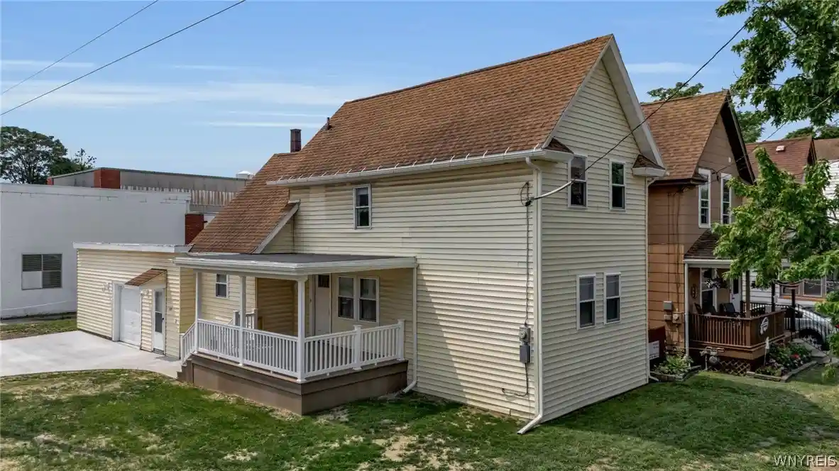 Photo 1 of Single family home for sale at 317 Robinson St, North Tonawanda, NY 14120 | MLS# B1725491 | Listing updated on 2026-10-29
