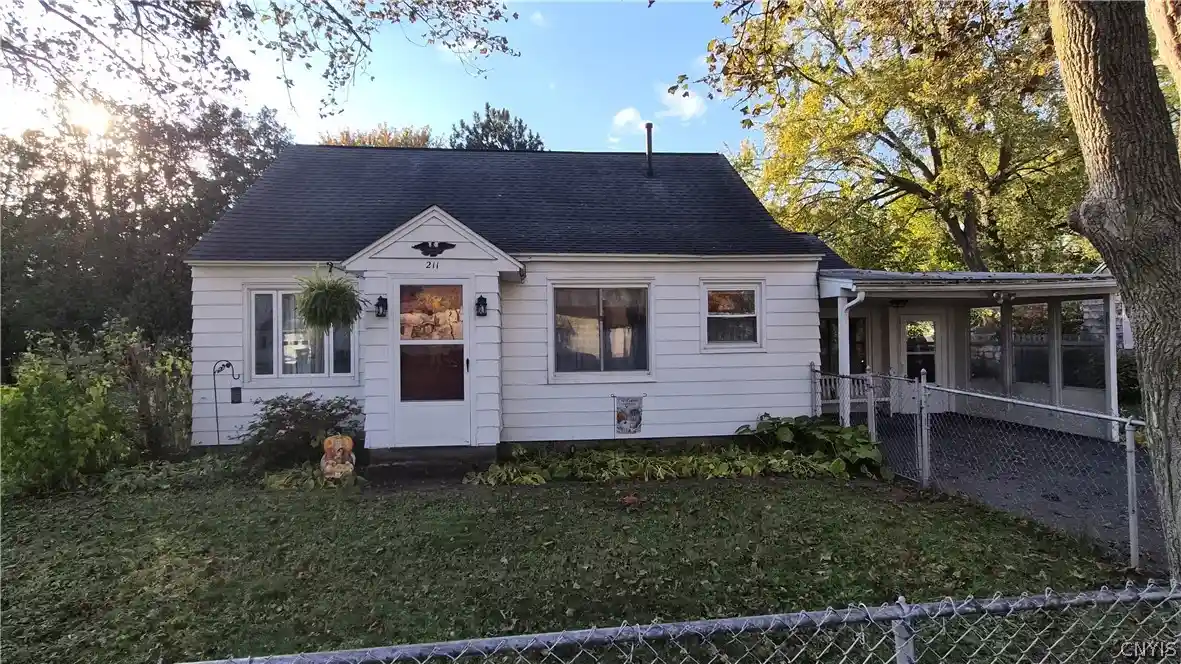 Photo 1 of Single family home for sale at 211 Hyland Dr, Syracuse, NY 13212 | MLS# S1725375 | Listing updated on 2026-10-29
