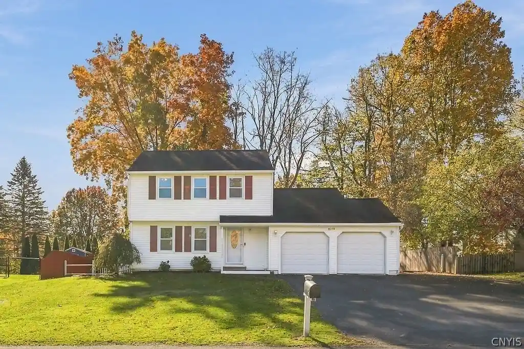 Photo 1 of Single family home for sale at 8231 Coconut Tree Dr, Liverpool, NY 13090 | MLS# S1725041 | Listing updated on 2026-10-29